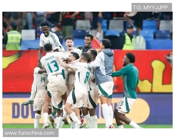 NBA巨星跨界观赛足球引发球迷热议共鸣与体育魅力融合 NBA巨星跨界观赛足球引发球迷热议共鸣与体育魅力融合