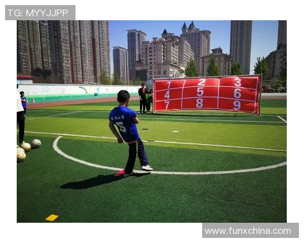 《全面了解足球巨星的成长历程与赛场风采 九宫格呈现球员精彩瞬间》