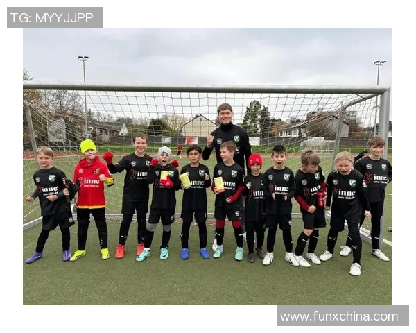 职业球星日常高强度足球训练揭秘助力青少年全面提升技巧